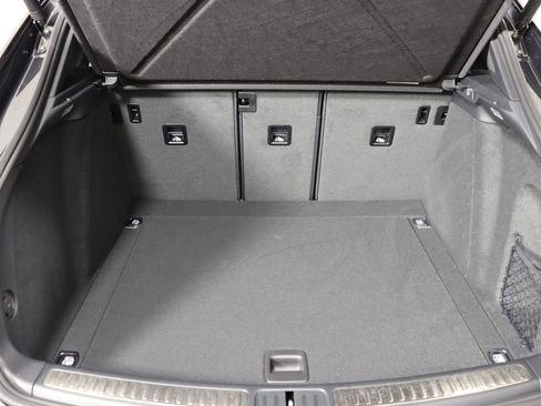 Used 2025 Porsche Macan image 16