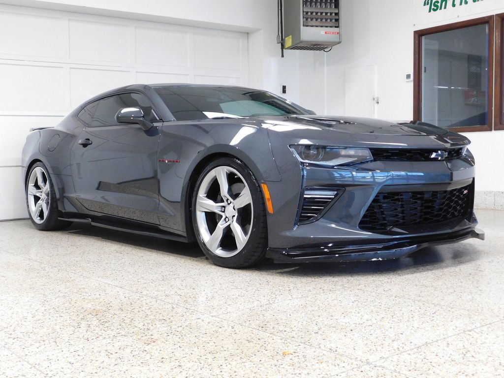 Used 2018 Chevrolet Camaro SS RWD image 3
