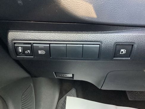 Used 2025 Toyota Corolla LE image 18