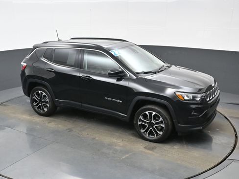 Used 2022 Jeep Compass Limited w/ Sun and Sound Group image 38