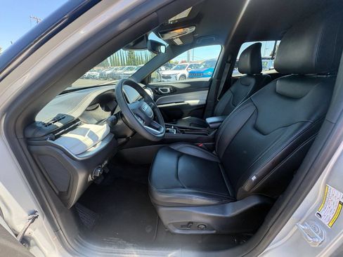 Used 2025 Jeep Compass Limited AWD/4WD image 28