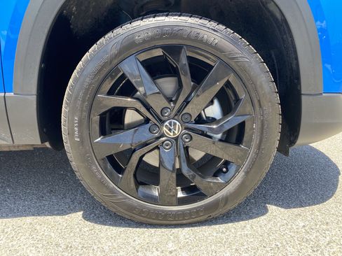 Certified 2023 Volkswagen Taos SE w/ Panoramic Sunroof Package FWD image 11