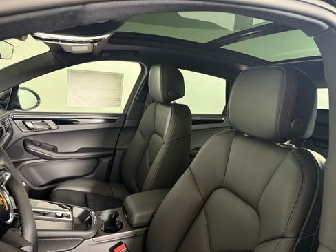 New 2025 Porsche Macan image 5