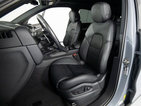 Certified 2024 Porsche Cayenne image 5