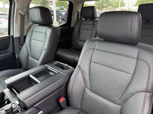 Used 2022 Toyota Tundra Limited w/ Power Package AWD/4WD image 11