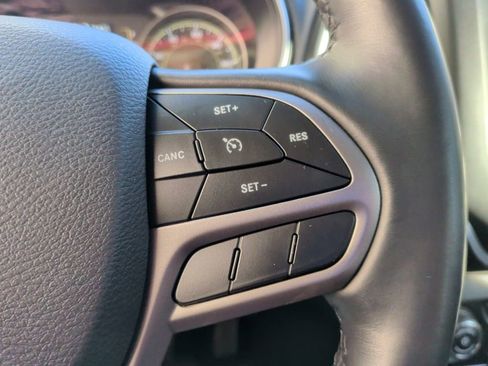 Used 2021 Jeep Cherokee Latitude Lux image 18