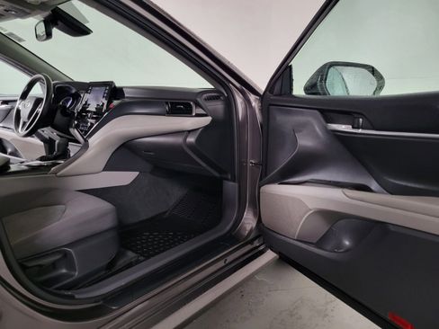 Used 2022 Toyota Camry LE image 22
