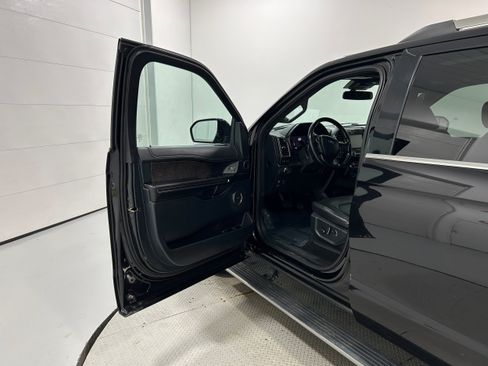 Used 2021 Ford Expedition Max Limited AWD/4WD image 23