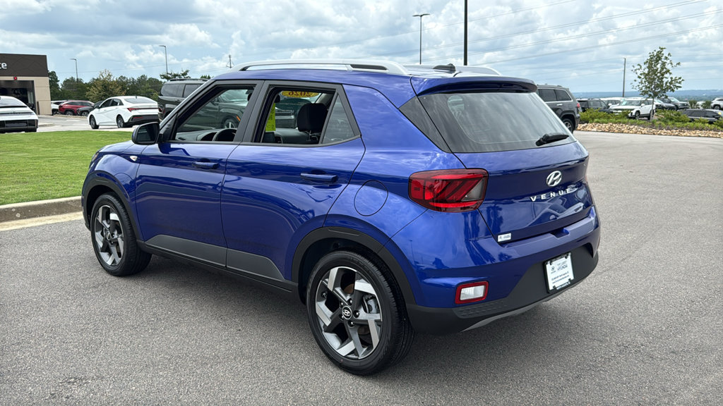 Used 2026 Hyundai Venue SEL FWD image 5