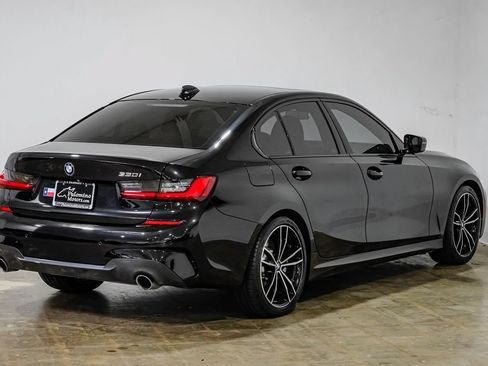 Used 2019 BMW 330i Sedan w/ M Sport Package RWD image 10