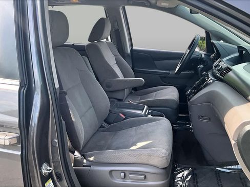 Used 2016 Honda Odyssey SE image 9