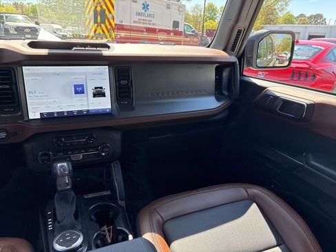 Used 2024 Ford Bronco Outer Banks image 11