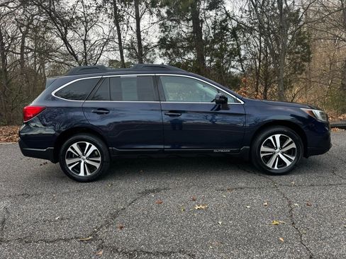 Used 2018 Subaru Outback 2.5i Limited AWD/4WD image 4