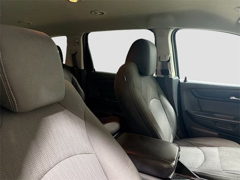 Used 2017 Chevrolet Traverse LT image 28