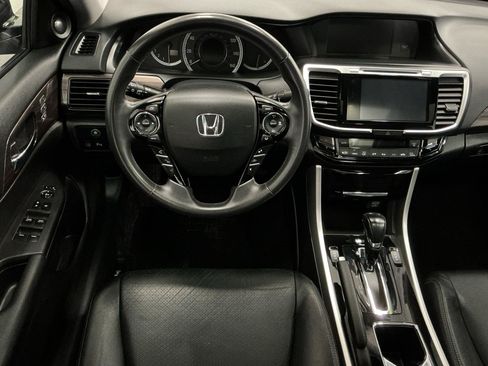 Used 2016 Honda Accord Touring image 15