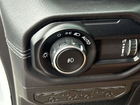 Used 2025 Jeep Wrangler Unlimited Rubicon AWD/4WD image 26
