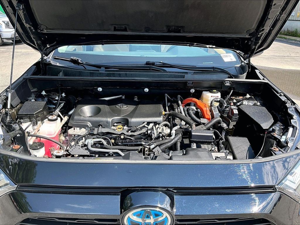 Used 2022 Toyota RAV4 XLE w/ XLE Grade Weather Package AWD/4WD image 34