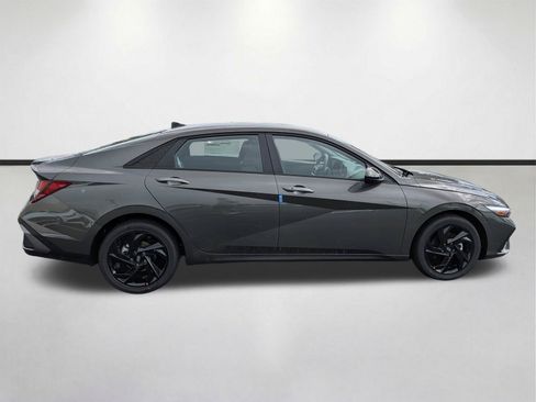 New 2026 Hyundai Elantra SEL Sport FWD image 3
