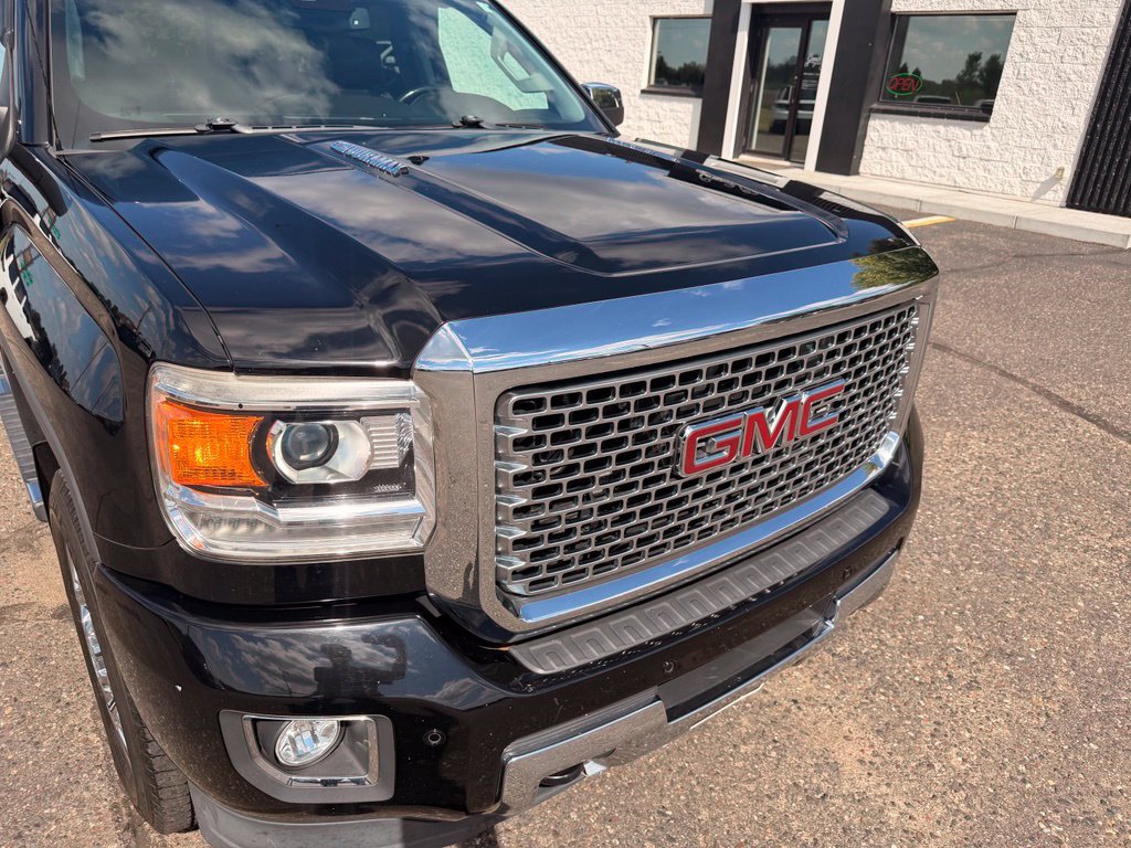 Used 2016 GMC Sierra 2500 Denali w/ Duramax Plus Package AWD/4WD image 14