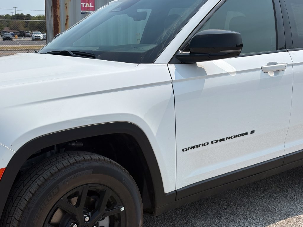 New 2026 Jeep Grand Cherokee 2WD image 11