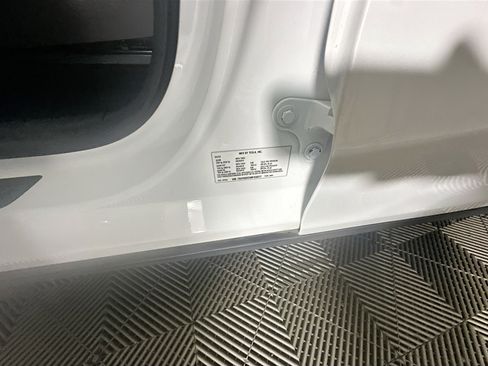 Used 2022 Tesla Model Y Long Range image 12