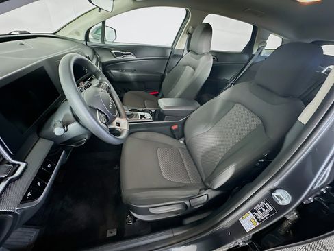 Used 2025 Kia Sportage LX image 13