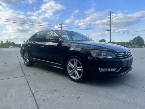Used 2013 Volkswagen Passat TDI SEL Premium image 3