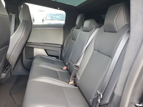 Used 2025 Tesla Cybertruck AWD Crew Cab image 14