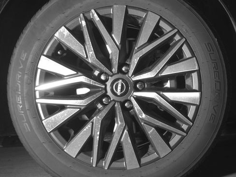 Used 2025 Nissan Altima 2.5 SV FWD image 13