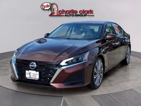 Used 2024 Nissan Altima 2.5 SL FWD image 1