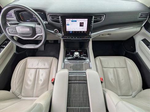 Used 2022 Jeep Wagoneer Series III w/ Premium Group I image 18