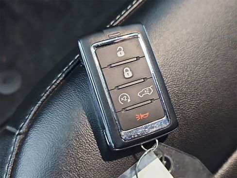 Used 2023 Jeep Grand Cherokee Limited image 37