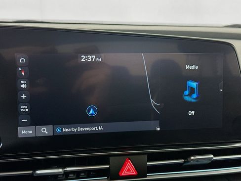 Used 2024 Hyundai Elantra Limited image 13