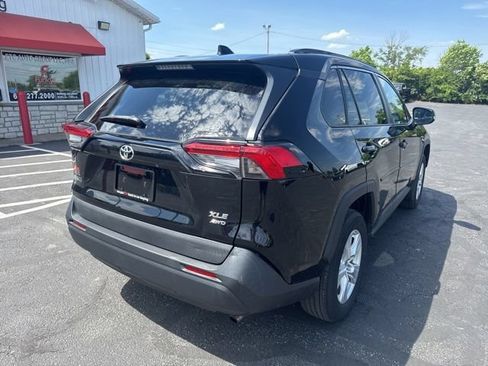 Used 2021 Toyota RAV4 XLE AWD/4WD image 3