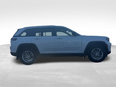 Used 2025 Jeep Grand Cherokee Laredo X image 8