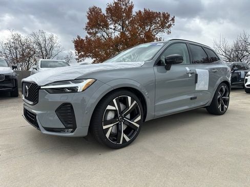 New 2026 Volvo XC60 B5 Ultra w/ Climate Package image 3
