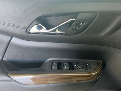 Used 2023 GMC Acadia SLE w/ LPO, Floor Liner Package image 40