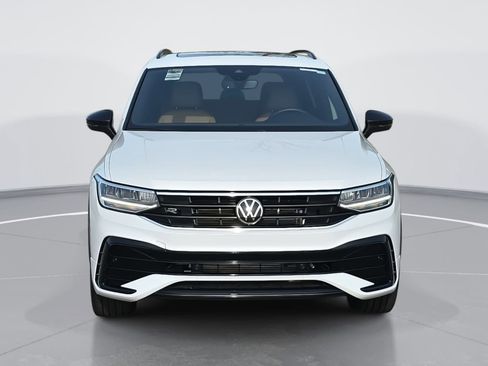 Used 2023 Volkswagen Tiguan SE R-Line image 8