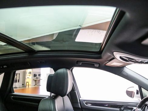 Certified 2023 Porsche Macan S AWD/4WD image 21