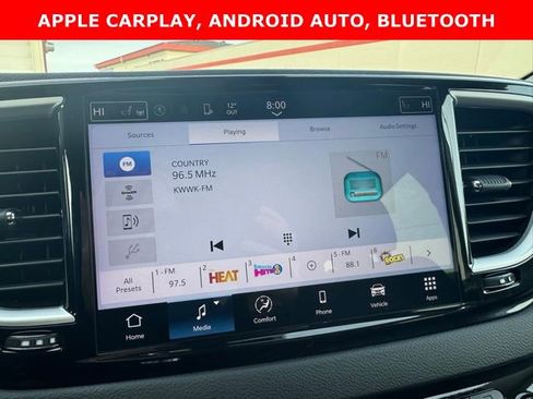 Used 2024 Chrysler Pacifica Touring-L image 3