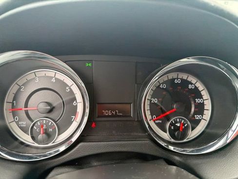 Used 2019 Dodge Grand Caravan SXT w/ Driver Convenience Group FWD image 12