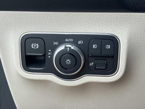 Used 2022 Mercedes-Benz GLB 250 4MATIC image 20
