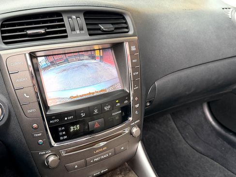 Used 2015 Lexus IS 250C image 27