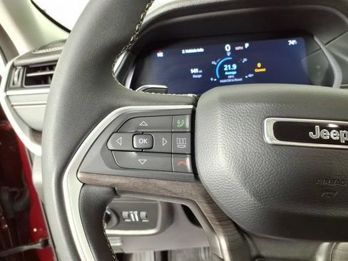 Used 2023 Jeep Grand Cherokee Limited AWD/4WD image 16