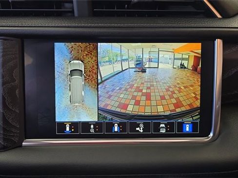 Used 2024 GMC Yukon XL Denali image 25