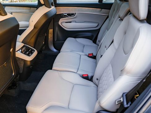 New 2026 Volvo XC90 B5 Plus w/ Protection Package image 18