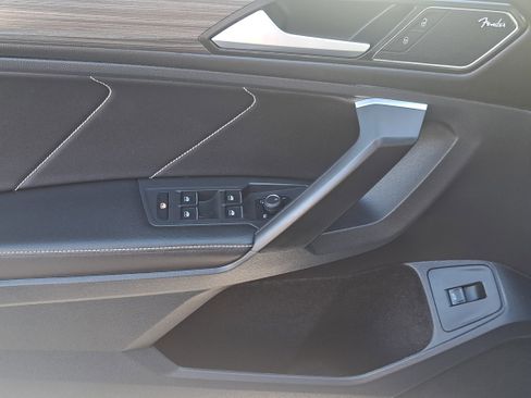 Used 2022 Volkswagen Tiguan SEL R-Line image 18