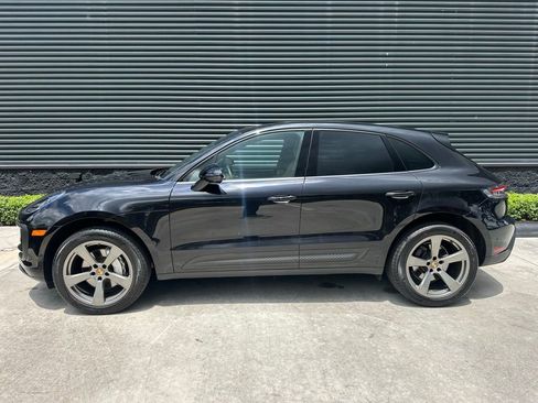 Certified 2023 Porsche Macan image 2