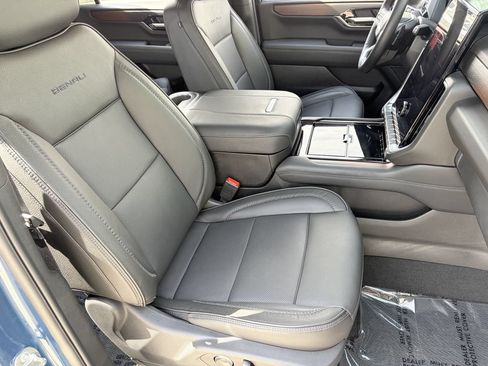Used 2026 GMC Yukon XL Denali w/ Sun & Power Step Package AWD/4WD image 10