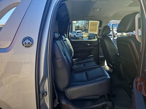 Used 2013 Chevrolet Avalanche LTZ image 33